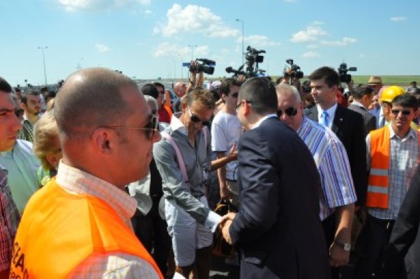 Însoţit de Silaghi şi Tăriceanu, Ponta a inagurat tronsonul Cernavodă-Medgidia al Autostrăzii Soarelui